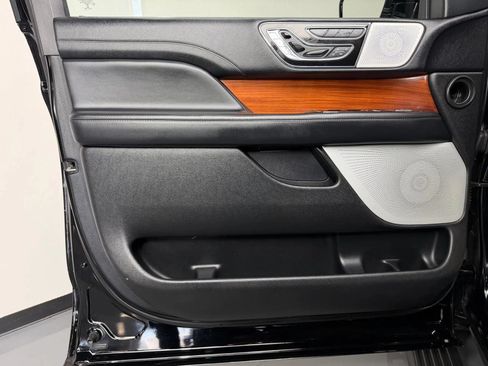 Used 2018 Lincoln Navigator Reserve w/ Technology Package AWD/4WD image 30