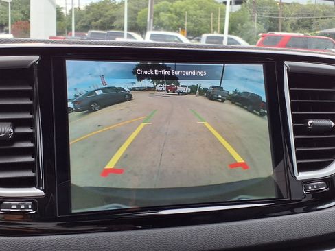 Used 2025 Chrysler Pacifica Select FWD image 15