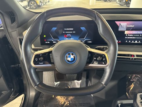 Used 2025 BMW iX xDrive50 w/ Sport Package AWD/4WD image 21