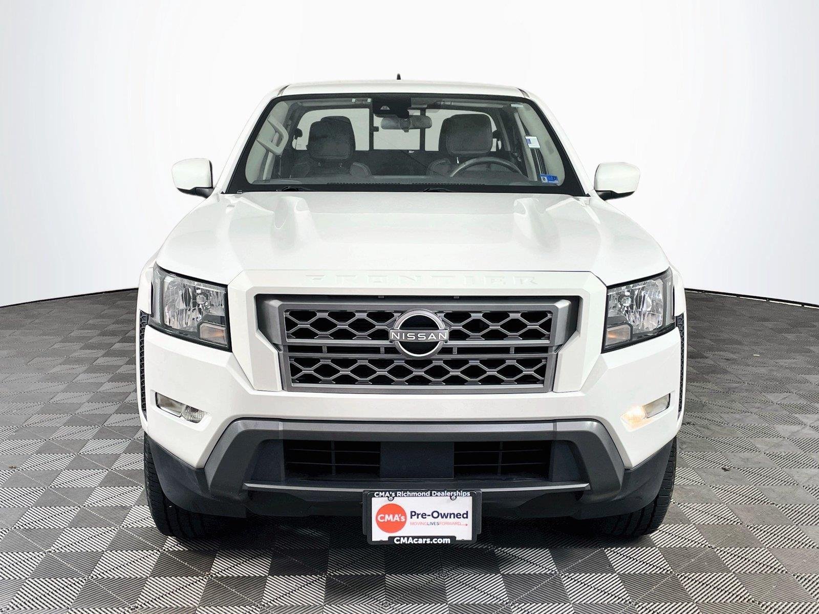 Used 2022 Nissan Frontier SV RWD image 2