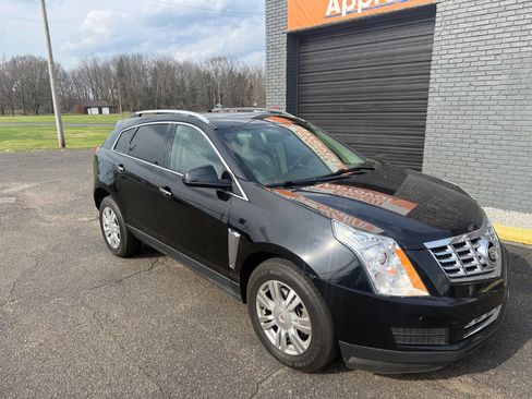 Used 2016 Cadillac SRX Luxury image 3