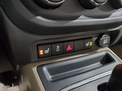 Used 2014 Jeep Patriot Latitude image 29