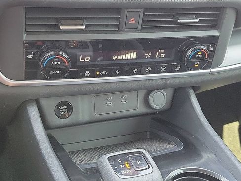 Used 2024 Nissan Rogue SV w/ SV Premium Package FWD image 17