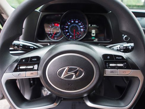 Used 2023 Hyundai Elantra SEL w/ Cargo Package FWD image 21