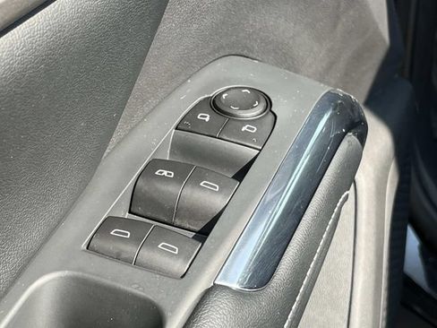 Certified 2025 Chevrolet Traverse LT FWD image 30