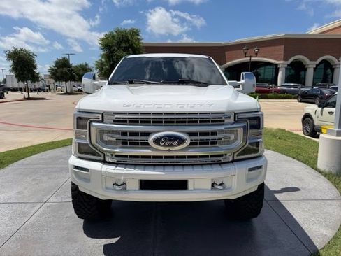Used 2022 Ford F250 Platinum w/ FX4 Off-Road Package AWD/4WD image 2