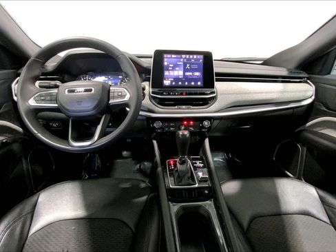 Used 2025 Jeep Compass Latitude AWD/4WD image 15