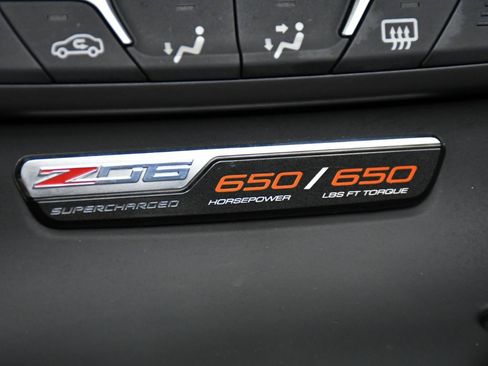 Used 2015 Chevrolet Corvette Z06 w/ 3LZ Preferred Equipment Group RWD image 43