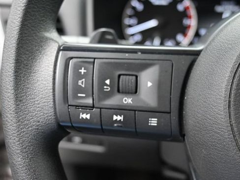 Used 2024 Nissan Rogue SV FWD image 18