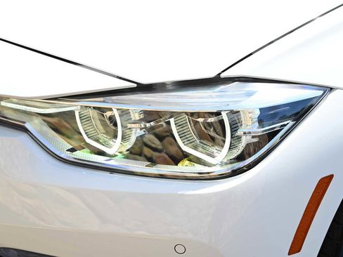 Used 2019 BMW 330i xDrive Wagon w/ Premium Package AWD/4WD image 8