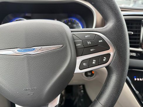 Used 2019 Chrysler Pacifica Touring Plus w/ Advanced Safetytec Group FWD image 14