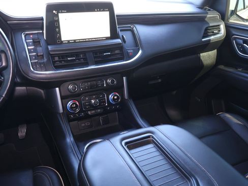 Used 2022 GMC Yukon SLT w/ SLT Premium Package image 12