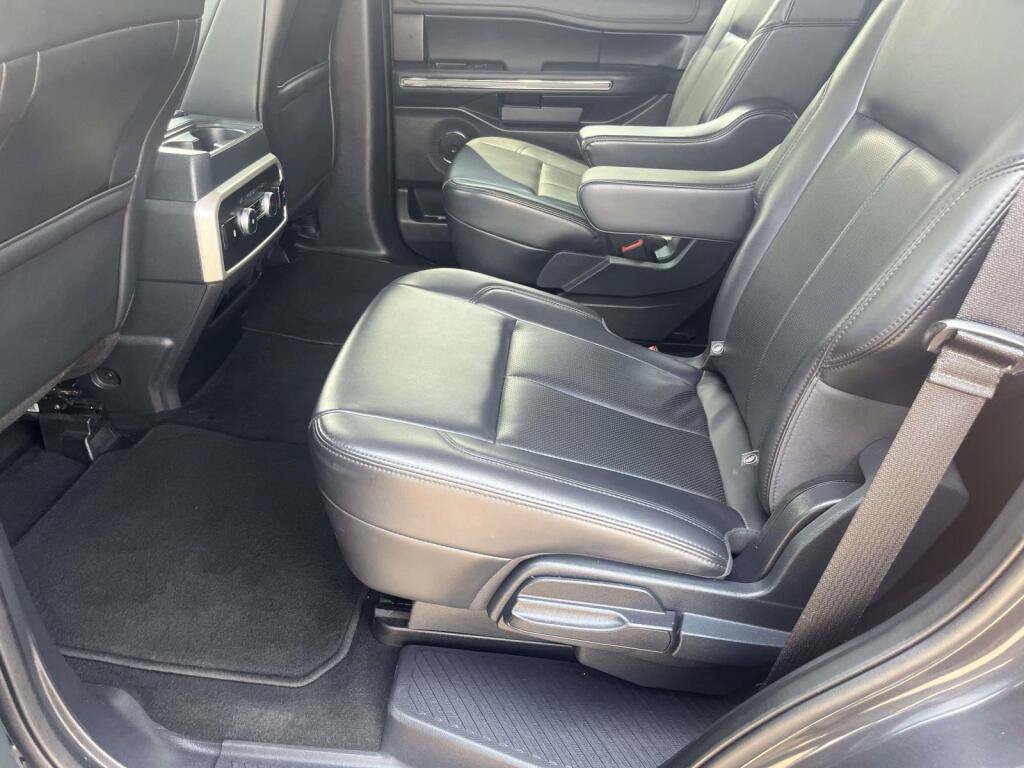 Used 2024 Ford Expedition XLT AWD/4WD image 17