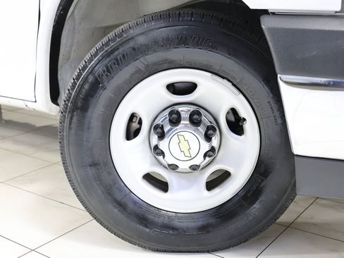 Used 2024 Chevrolet Express 3500 LT w/ LT Preferred Equipment Group RWD image 15