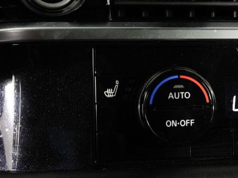 Certified 2024 Nissan Pathfinder SV FWD image 25
