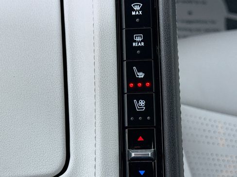 Used 2024 Chevrolet Corvette Stingray Preferred Conv w/ Z51 Performance Package RWD image 21