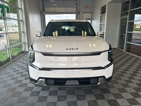 New 2026 Kia EV9 Wind image 2