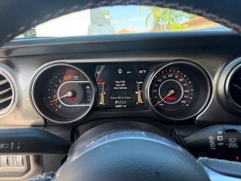 Used 2020 Jeep Wrangler Unlimited Sahara AWD/4WD image 21