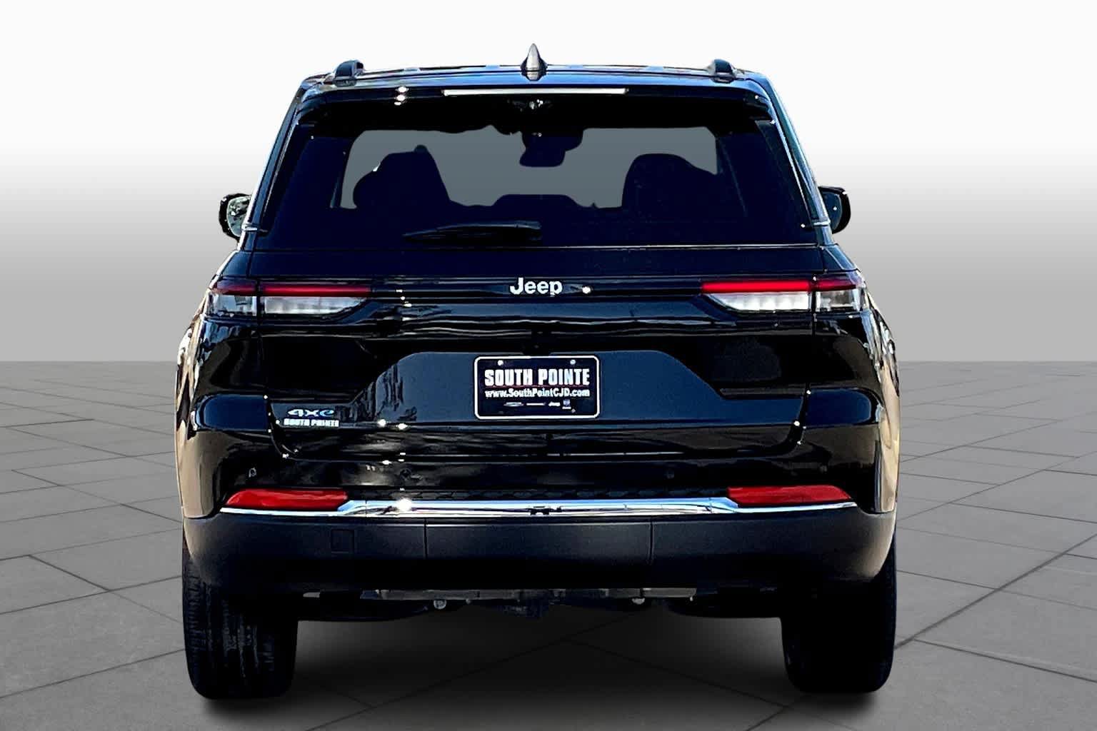 Used 2023 Jeep Grand Cherokee 4WD 4xe w/ Luxury Tech Group II image 4