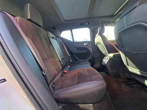 Used 2023 Volvo XC40 Recharge Ultimate image 21