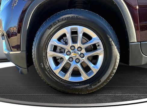 Used 2021 Chevrolet Traverse LT image 33