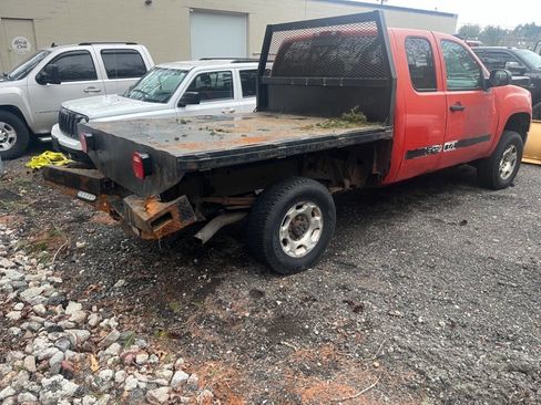 Used 2010 GMC Sierra 2500 SLE w/ SLE Preferred Package image 3