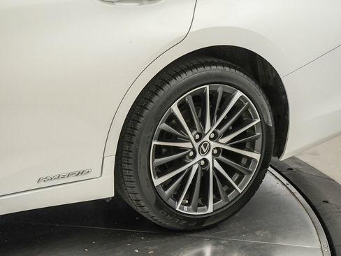 Used 2022 Lexus ES 300h w/ Premium Package FWD image 10
