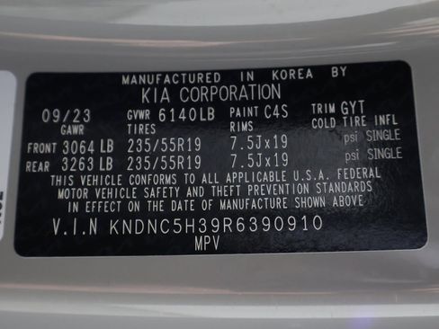 Used 2024 Kia Carnival EX image 57