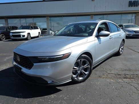 Used 2024 Honda Accord EX image 2