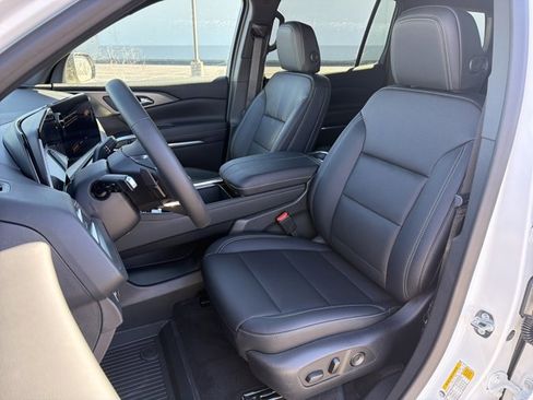 New 2026 Chevrolet Traverse LT image 11
