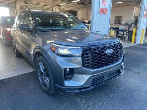 Used 2025 Ford Explorer ST-Line w/ ST-Line Street Pack AWD/4WD image 1