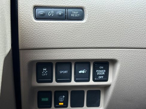 Used 2016 Nissan Rogue SV w/ SV Premium Package image 37