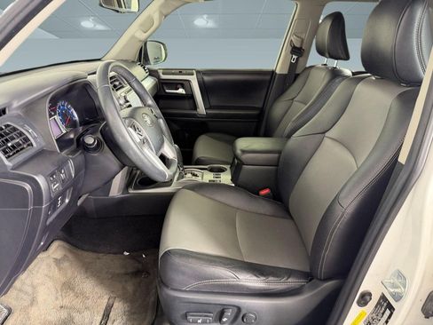 Used 2017 Toyota 4Runner SR5 Premium RWD image 5
