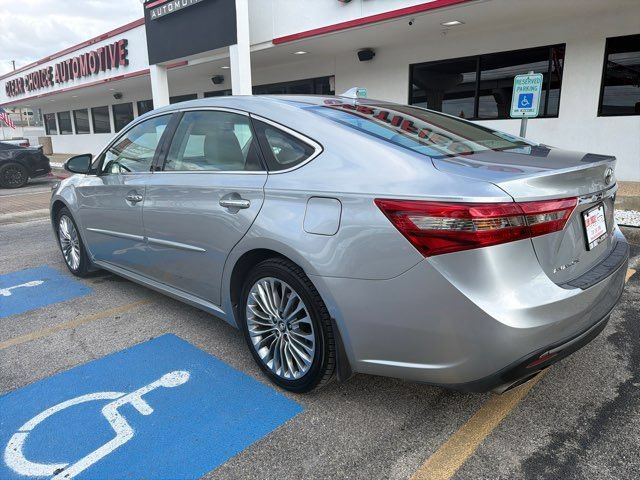 Used 2018 Toyota Avalon Limited FWD image 4