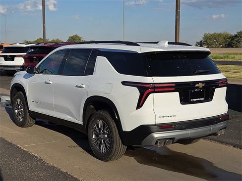 New 2026 Chevrolet Traverse LT image 3