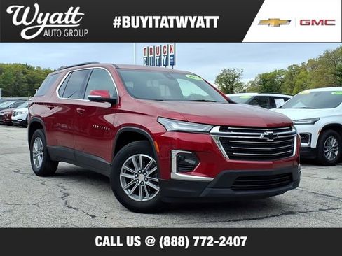 Used 2023 Chevrolet Traverse LT FWD image 1