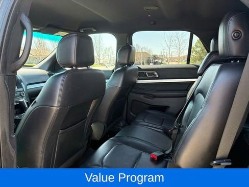 Used 2016 Ford Explorer XLT w/ Equipment Group 202A AWD/4WD image 20