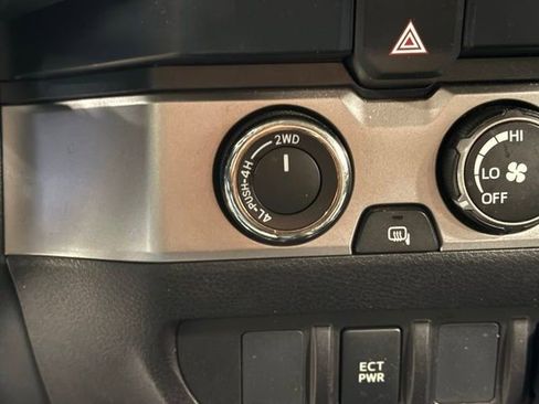 Used 2019 Toyota Tacoma SR5 image 17