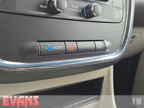 Used 2018 Dodge Grand Caravan SXT FWD image 11