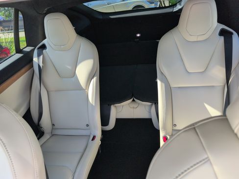 Used 2020 Tesla Model X Long Range AWD/4WD image 9