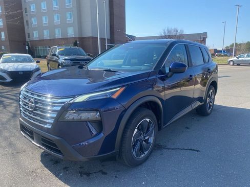 Used 2025 Nissan Rogue SV image 7