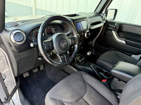 Used 2017 Jeep Wrangler Unlimited Sahara w/ Connectivity Group AWD/4WD image 26
