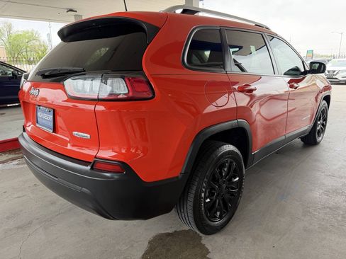 Used 2021 Jeep Cherokee Latitude FWD image 5