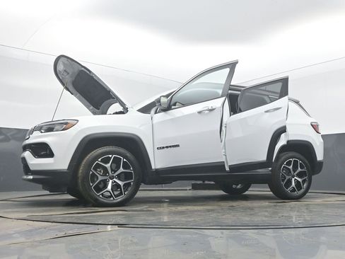 Used 2025 Jeep Compass Limited image 59