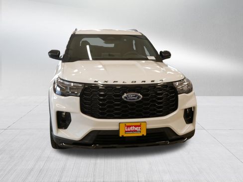 Used 2026 Ford Explorer ST-Line w/ ST-Line Street Pack image 2