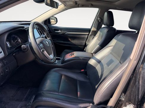 Used 2017 Toyota Highlander Limited image 9