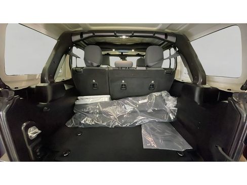 Used 2025 Jeep Wrangler Unlimited Sahara AWD/4WD image 16