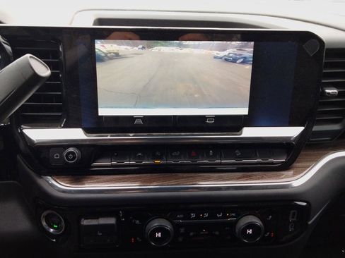 Used 2024 Chevrolet Silverado 1500 LT w/ Z71 Off-Road Package image 23