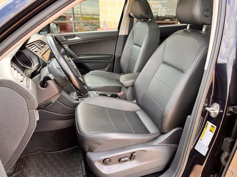 Used 2018 Volkswagen Tiguan SEL AWD/4WD image 9