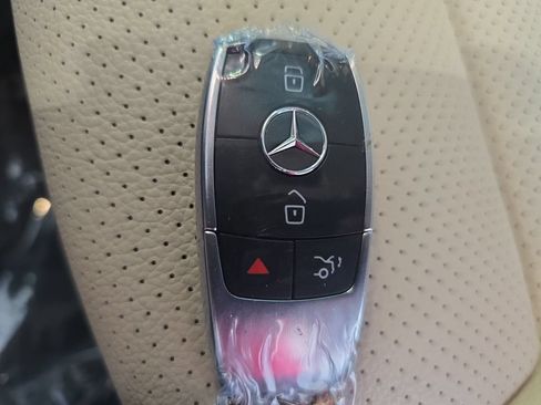 Used 2021 Mercedes-Benz GLC 300 4MATIC image 36
